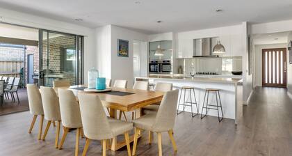 SLEEPS 13 Luxury Capel Holiday Resort