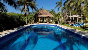 Pool auf dem Dach, Liegestühle