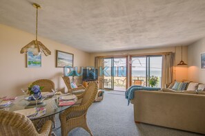 TV - Condo with ocean views across the street from the beach (Narragansett)