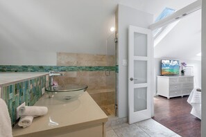 تجهيزات دش، مجففات شعر، مناشف