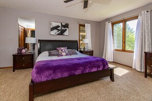 4 bedrooms, desk, iron/ironing board, travel crib - Affluent neighborhood, Solarium, Sleeps 12 (Rapid City)