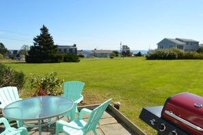 Outdoor dining - Ocean view Cottage w 2 Bedrooms, 2 Bathrooms, fireplace, patio  outdoor shower (Little Compton)