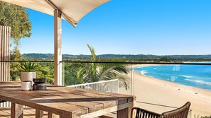 Outdoor dining - Sway - stunning 5 BR beach house with pool (Byron Bay)