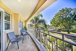 Terrace/patio - Breezy Condo w/ Ocean View Balcony: Walk to Beach! (Rincon)
