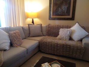 Smart TV, fireplace, DVD player, books - ME MATES PLACE CLOSE TO THE BEST BEACHES THROUGH OUT THE ESPERANCE REGION,. (Condingup, ESPERANCE)