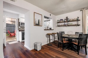 Dining - 5 bedrooms. 2 Blocks to Barton Springs Pool, Zilker Park, Music, Food Trailers (Austin)