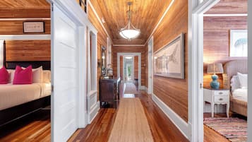 4 bedrooms, iron/ironing board, free WiFi, bed sheets