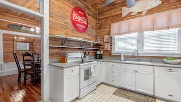 Refrigerador, microondas, horno y lavavajillas