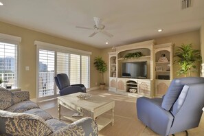 Een televisie en een dvd-speler