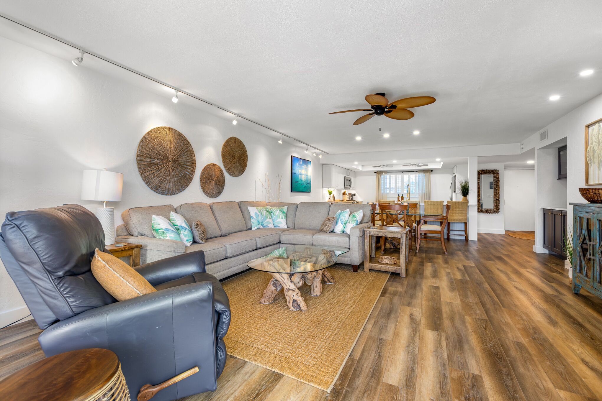 Atlantic Breeze ~ 2b/2ba Renovated Retreat W/ Pool, Fitness Area & Beach! - Key West, FL