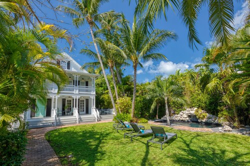 SOUTHERNMOST BELLE~ Heated Pool, Gourmet Kitchen & Elegant Large Bedrooms!