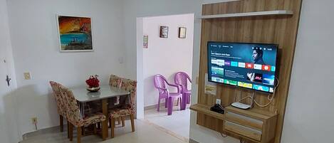 Smart TV, Netflix, table football, ping pong