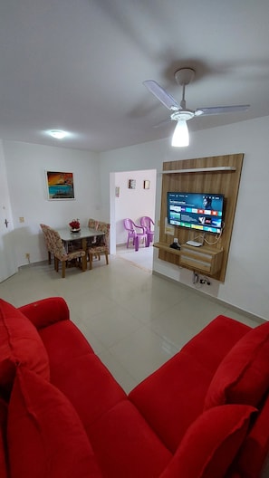 Smart TV, Netflix, table football, ping pong