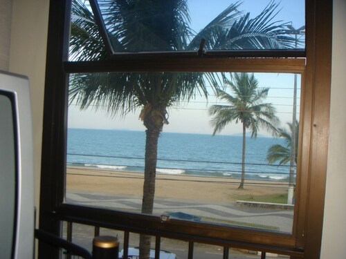 Apartment facing the sea, Martin de Sá beach, Foot in the sand