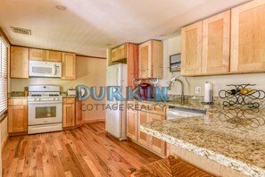 Fridge, microwave, stovetop, dishwasher