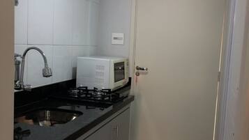 Geladeira, micro-ondas, fogão, cooktop