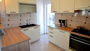 Apartment, 2 Bedrooms (492- 3) | Private kitchen