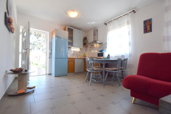 Appartement, 1 chambre (492 – 2) | Cuisine privée | Réfrigérateur grande capacité avec congélateur, un four