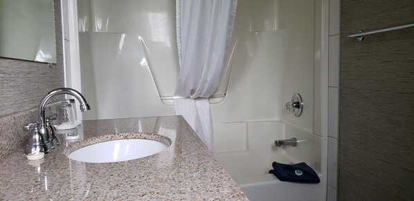 Comfort Room, 2 Double Beds | Bathroom | Deep soaking tub, rainfall showerhead, free toiletries, towels