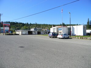 Exterior - 99 Mile Motel (100 Mile House)