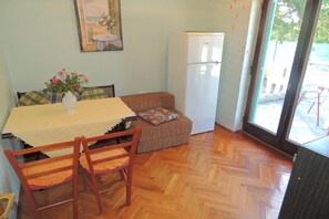 Apartment, 2 Schlafzimmer (60 - bungalov, veci) | Wohnbereich | Fernseher