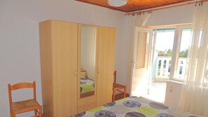 Free cots/infant beds, bed sheets - Apartments Hriljac (Krk)