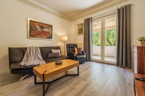 Apartment Juranic with spacious Terrace