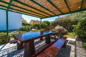Outdoor dining - Apartment Juranic with spacious Terrace (Krk)