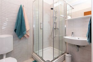 Shower, towels