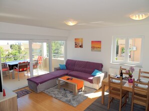 Apartment, 2 Bedrooms | Living area