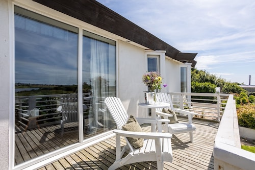 Owain’s Lake View : Pet-Friendly 1‑Bed Lakeside Apartment with Maelog Lake Views | Managed by Angles