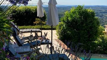 Alberca al aire libre y alberca climatizada