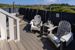 Terrace/patio - Bryn Bach: Romantic 1-Bed Cottage with Hot Tub in Llanfaelog | Managed by Anglesey Holiday Lettings (Ty Croes)