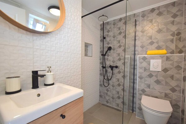 Douche, serviettes fournies