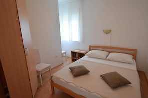 1 bedroom, free WiFi, bed sheets
