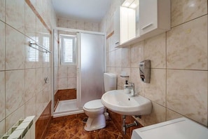 Douche, serviettes fournies