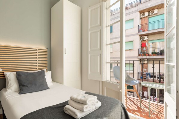 3 chambres, fer et planche à repasser, lit de bébé portatif, Wi-Fi