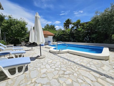 Apartment Mirko 1 with shared Pool