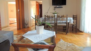Standaard appartement, 2 slaapkamers (282 - 1.kat) | Woonruimte | Flatscreentelevisie