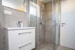 Shower, towels