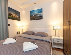 In-room safe, laptop workspace, free WiFi, bed sheets - Apartment Wendy Deluxe (Malinska-Dubasnica)