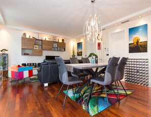 Apartamento | Área de estar | TV de tela plana