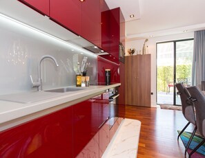 Appartamento | Cucina privata | Frigorifero, forno, piano cottura, lavastoviglie