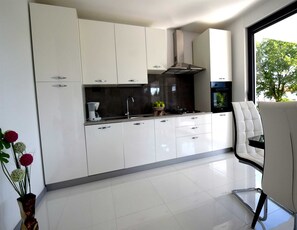 Fridge, oven, coffee/tea maker, toaster