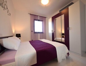 2 bedrooms, free WiFi, bed sheets - Apartment Helena with Terrace (Porat)