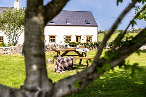 The Granary : Cosy 2-Bed Cottage Between Sea & Mountains | Managed by Anglesey Holiday Lettings