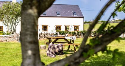 The Granary : Cosy 2-Bed Cottage Between Sea & Mountains | Managed by Anglesey Holiday Lettings