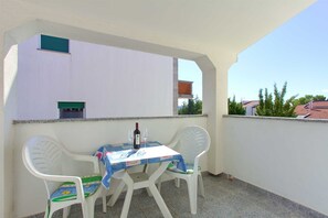 Outdoor dining - Studio apartment Vlatko 1 (Krk)