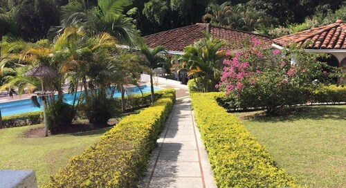 Villa zu vermieten in Cerritos Pereira