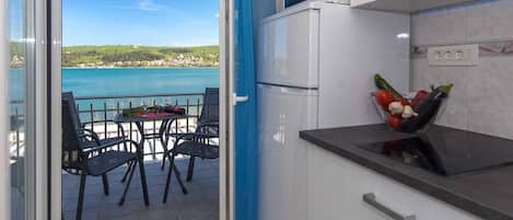 Fridge, microwave, coffee/tea maker, toaster